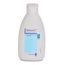 Frasco de Nutracetrol, medicamento para salud y bienestar.