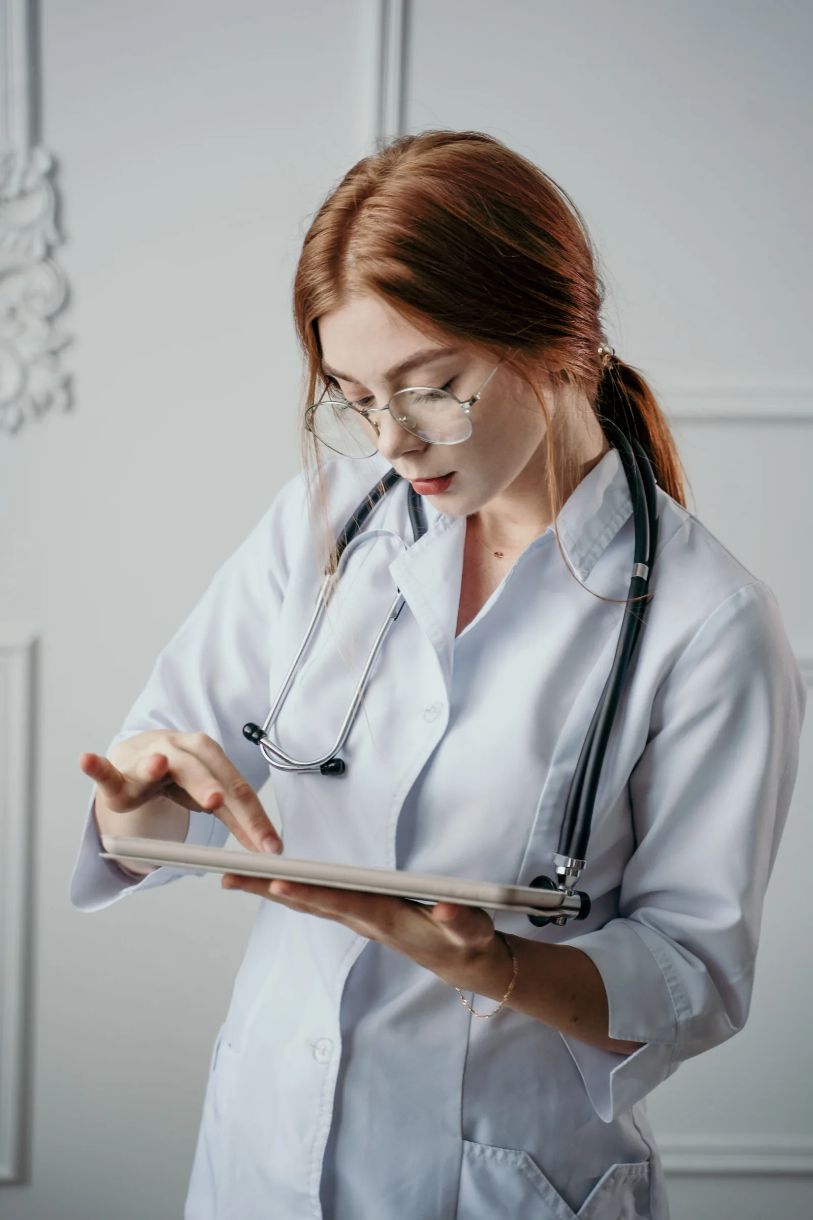 Profesional de la salud organizando su presencia digital